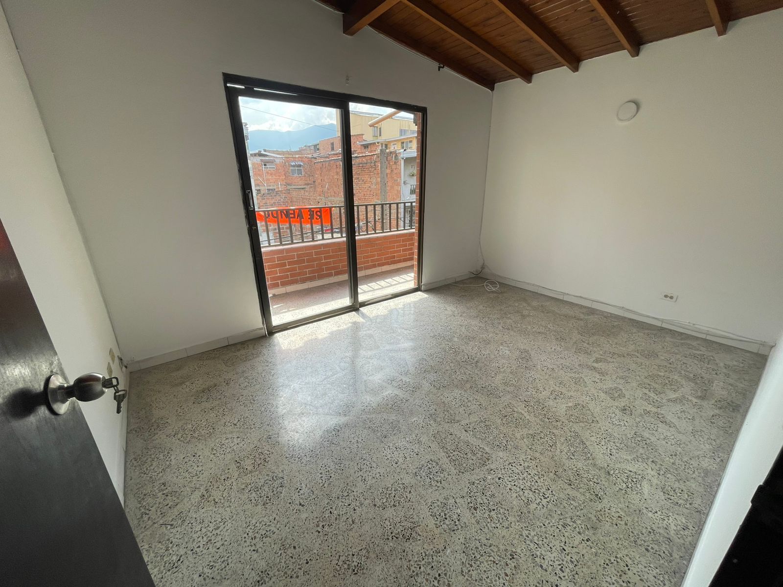 Casa en arriendo Antioquia Itagüí Simón Bolívar 110 m2 Habitaciones 4 Baños 2 Garajes 0 Precio $2400000