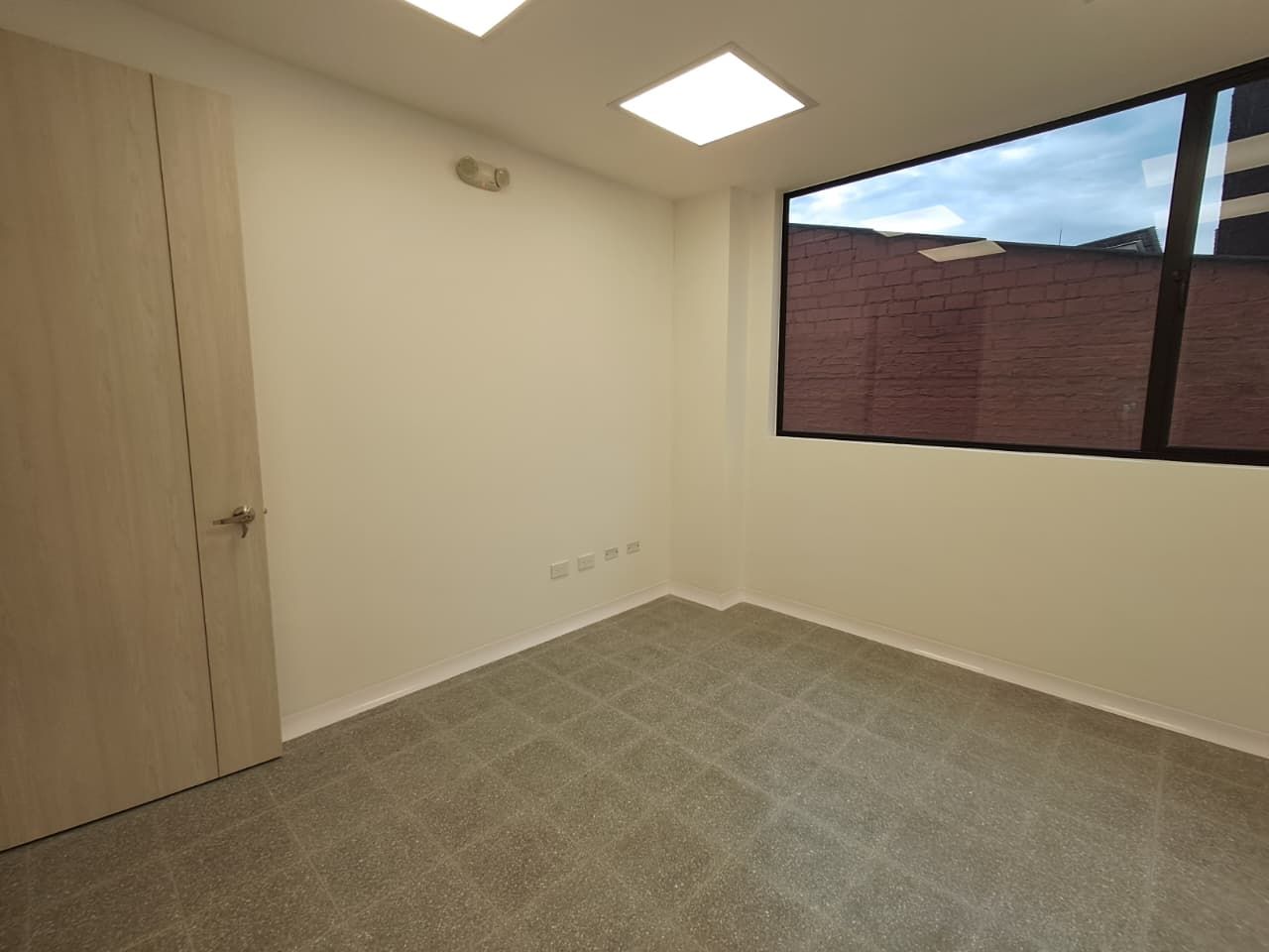 Consultorio en arriendo Antioquia Medellín Los Colores 30 m2 Habitaciones 0 Baños 1 Garajes 0 Precio $3400000