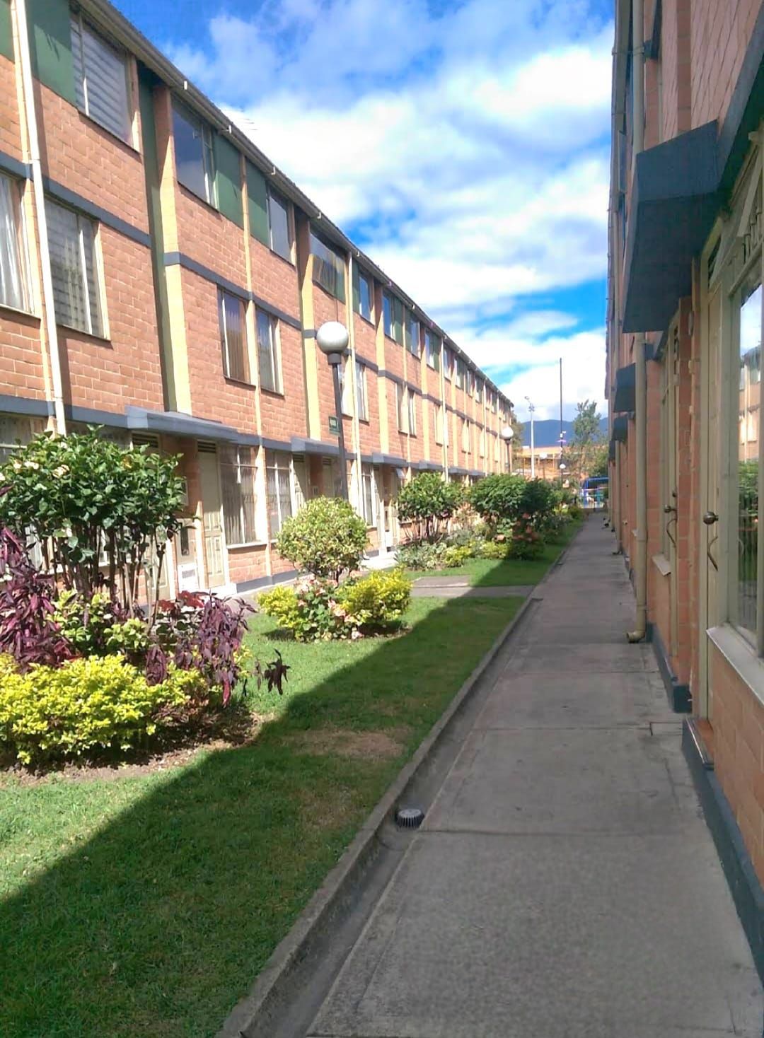 Casa en venta Cundinamarca Bogotá Cjr Quintas De La 80 72 m2 Habitaciones 3 Baños 2 Garajes 1 Precio $300000000