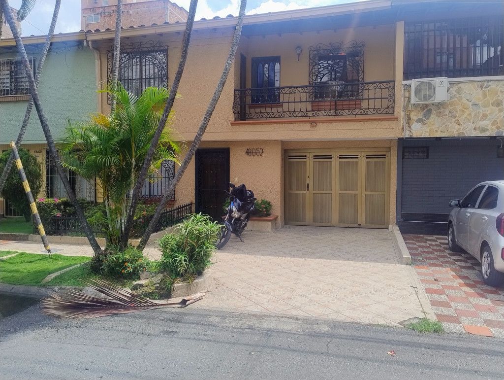 Casa en arriendo Antioquia Medellín Suramericana 250 m2 Habitaciones 4 Baños 3 Garajes 1 Precio $6000000