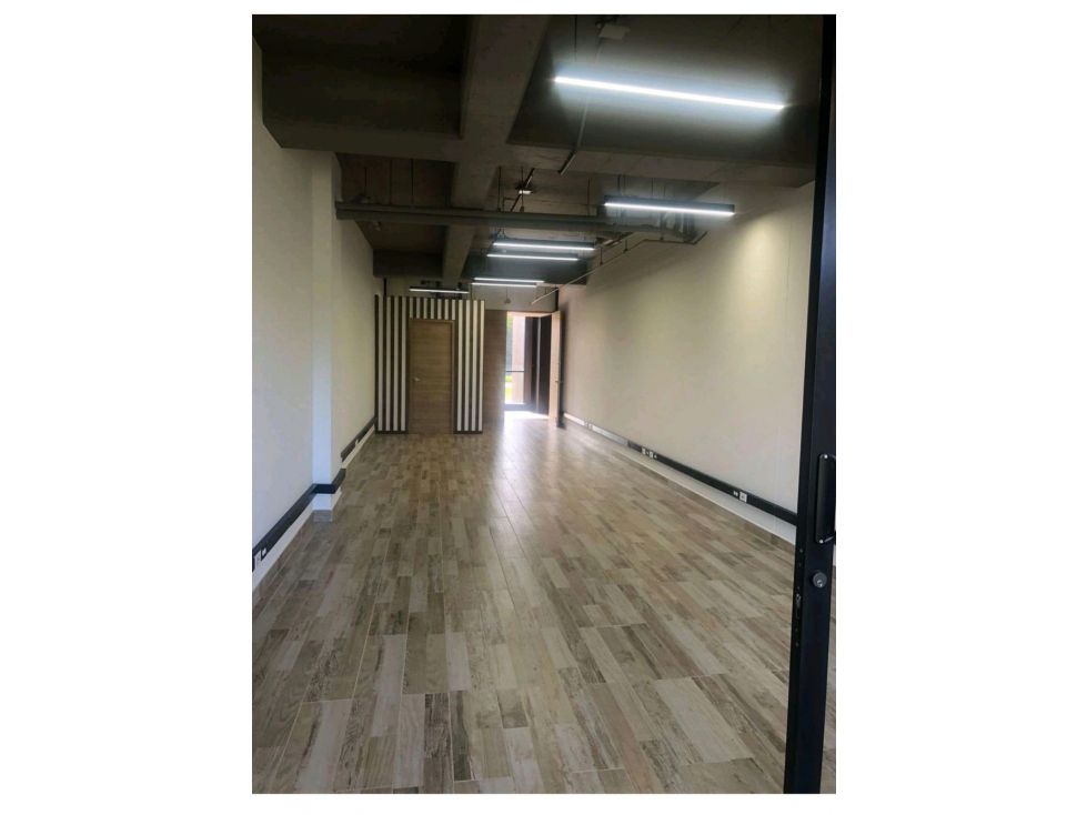 Oficina en arriendo o venta Antioquia Medellín Medellín 64 m2 Habitaciones 0 Baños 0 Garajes 2 Precio venta $860000000 Precio arriendo $5300000