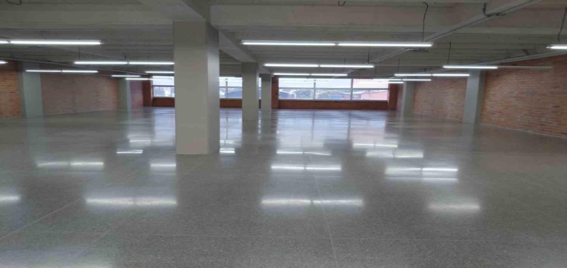 Oficina en arriendo Antioquia Medellín Shellmar 19645 m2 Habitaciones 0 Baños 1 Garajes 3 Precio $14512050