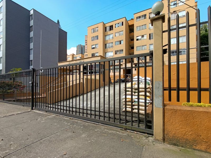 Apartamento en arriendo Antioquia Medellín Las Playas 84 m2 Habitaciones 3 Baños 2 Garajes 1 Precio $3000000