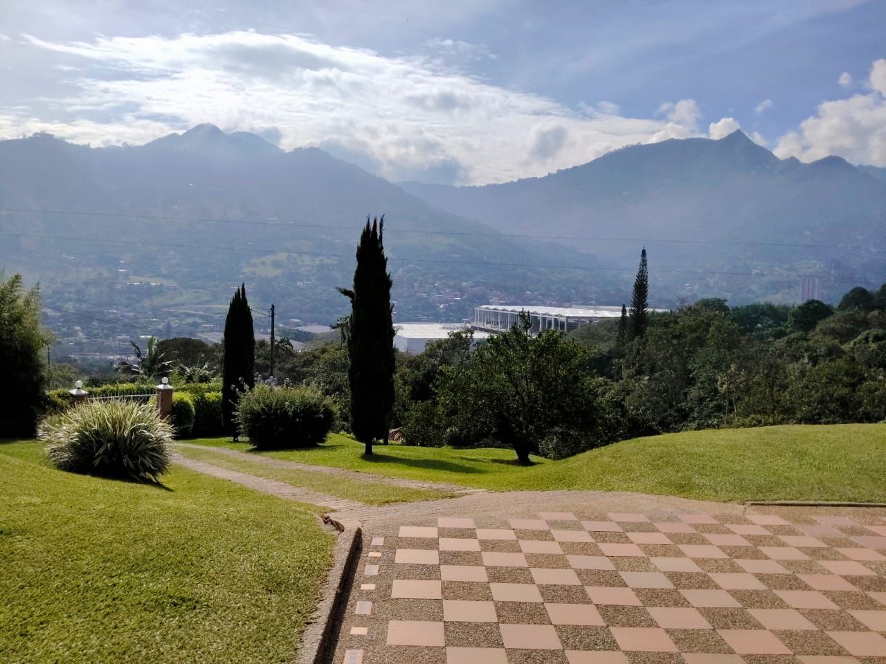 Finca en venta Antioquia Copacabana Copacabana 250 m2 Habitaciones 4 Baños 3 Garajes 6 Precio $2400000000