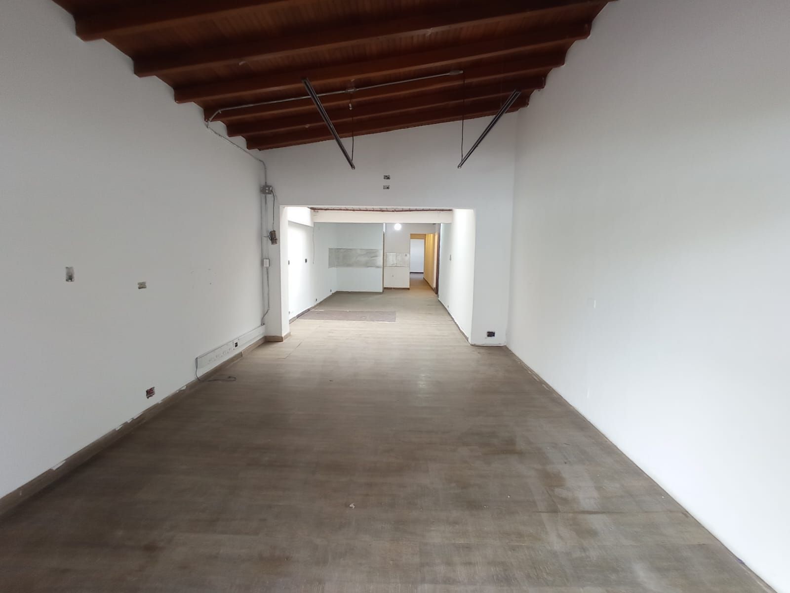 Local en arriendo Antioquia Medellín La Castellana 100 m2 Habitaciones 0 Baños 2 Garajes 0 Precio $6500000