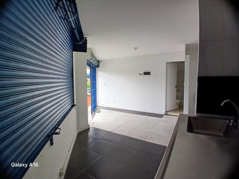 Local en arriendo Antioquia Medellín El Rincon 17 m2 Habitaciones 0 Baños 1 Garajes 0 Precio $1500000