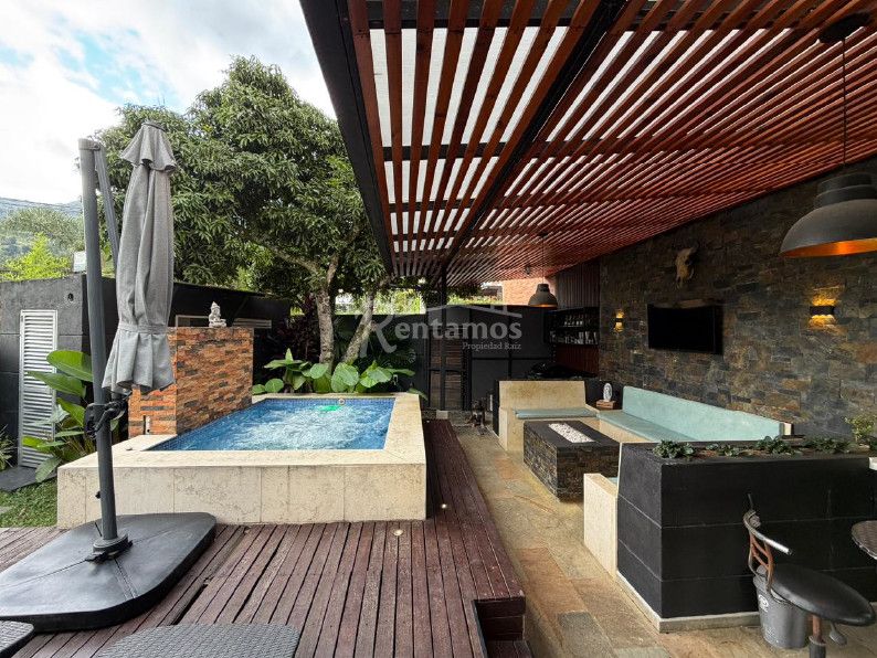 Casa en venta Antioquia Envigado El Esmeraldal 283 m2 Habitaciones 4 Baños 3 Garajes 4 Precio $1790000000