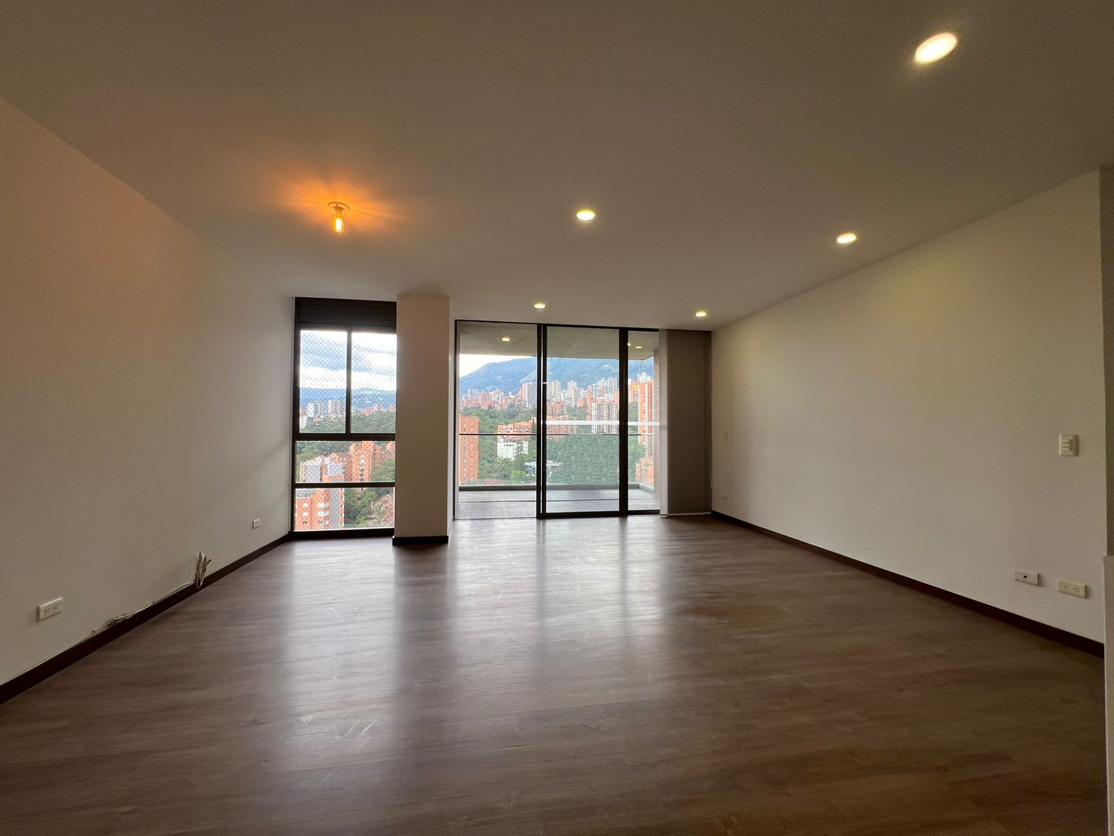Apartamento en arriendo Antioquia Envigado Bosques De Zúñiga 140 m2 Habitaciones 3 Baños 4 Garajes 2 Precio $6950000