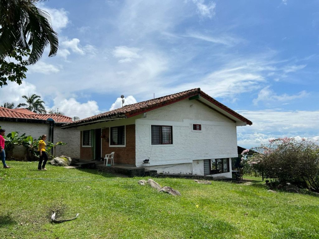 Finca en venta Bolívar Altos Del Rosario Altos Del Rosario 244 m2 Habitaciones 5 Baños 4 Garajes 5 Precio $1200000000