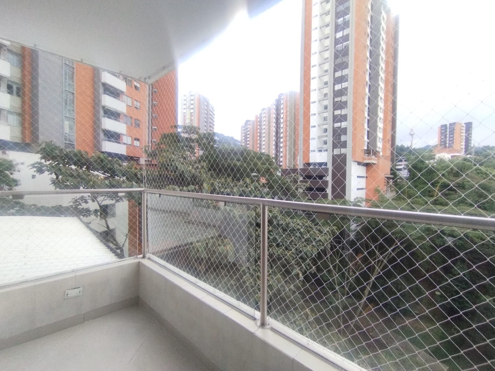 Apartamento en arriendo Antioquia Envigado Alto De Misael 98 m2 Habitaciones 2 Baños 3 Garajes 1 Precio $3600000