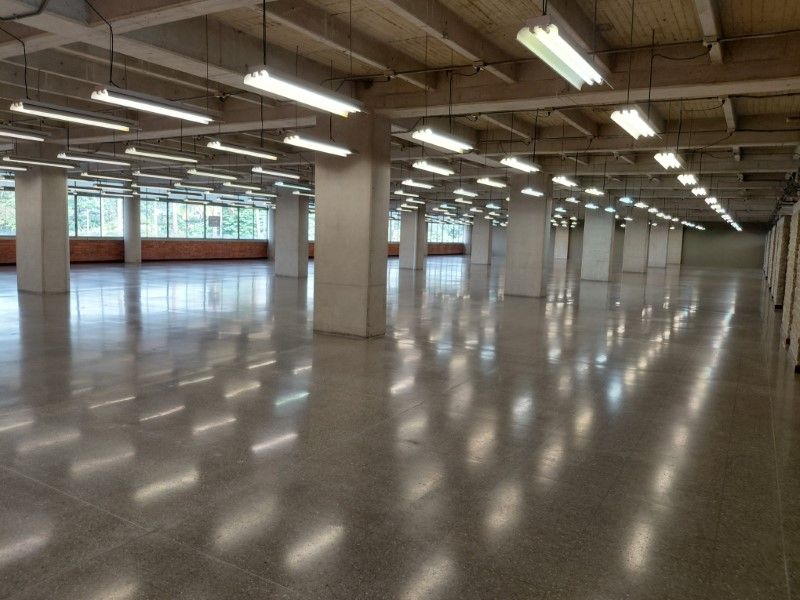 Oficina en arriendo Antioquia Medellín Shellmar 1165 m2 Habitaciones 0 Baños 6 Garajes 18 Precio $86127000