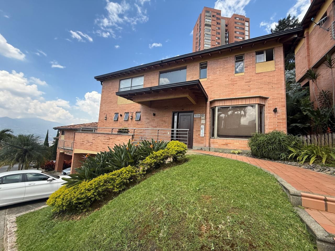 Casa Campestre en arriendo Antioquia Medellín El Tesoro 500 m2 Habitaciones 4 Baños 5 Garajes 4 Precio $17400000