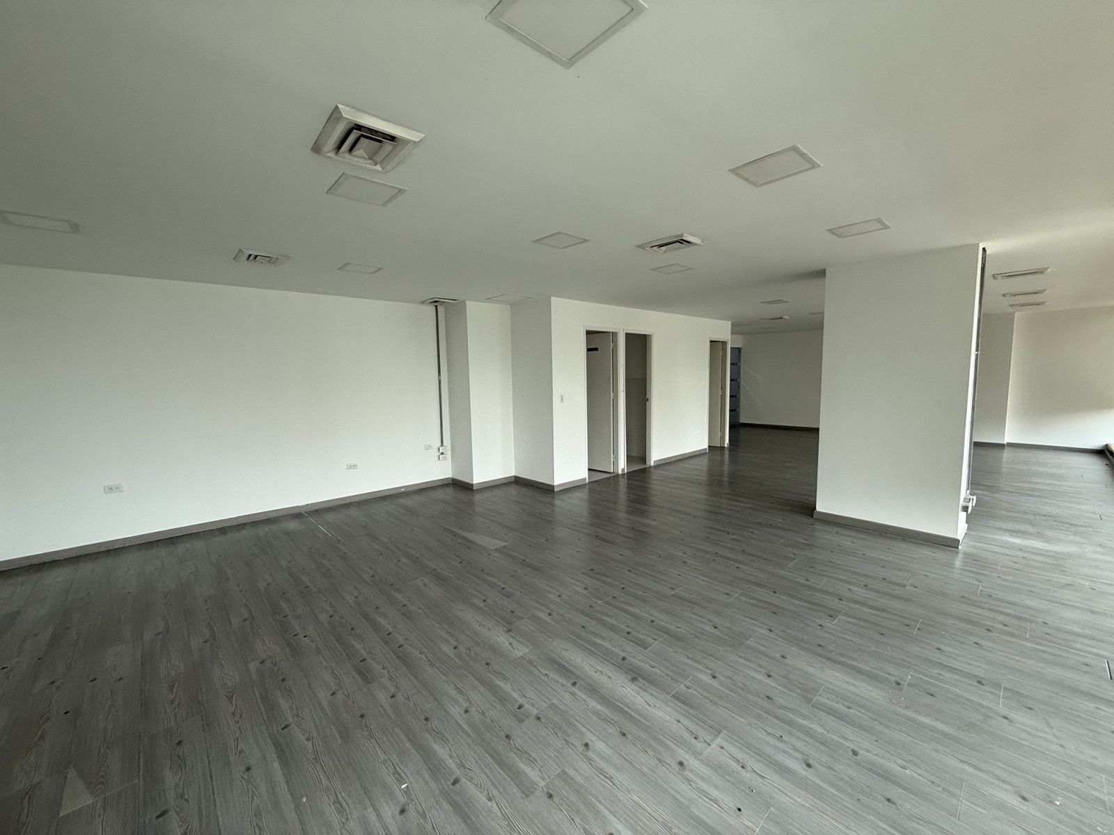 Oficina en arriendo Antioquia Medellín La Aguacatala 92 m2 Habitaciones 0 Baños 2 Garajes 1 Precio $7200000