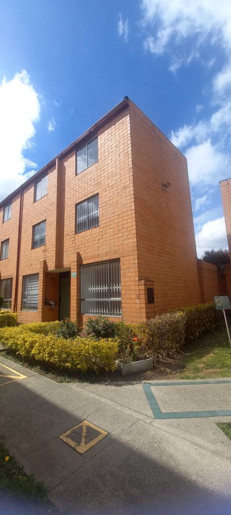 Casa en venta Cundinamarca Bogotá La Isabela 69 m2 Habitaciones 3 Baños 2 Garajes 1 Precio $380000000
