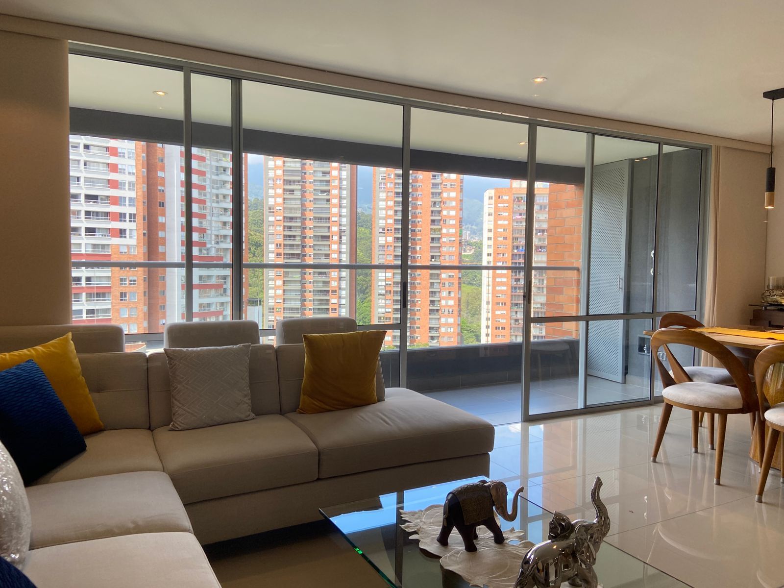 Apartamento en arriendo Antioquia Sabaneta Vereda San José 140 m2 Habitaciones 3 Baños 4 Garajes 2 Precio $4700000