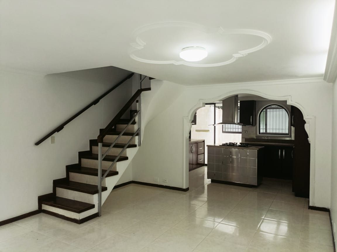 Casa en arriendo Antioquia Medellín La Mota 120 m2 Habitaciones 4 Baños 2 Garajes 2 Precio $4750000