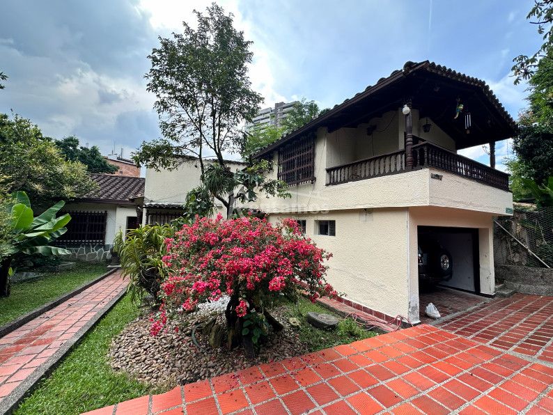 Casa en venta Antioquia Envigado La Orquídea 1327 m2 Habitaciones 5 Baños 6 Garajes 4 Precio $7000000000