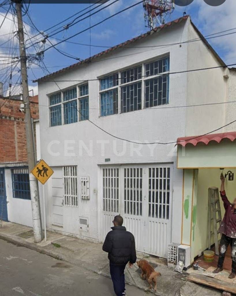 Casa en venta Cundinamarca Bogotá Super Manzana 5 204 m2 Habitaciones 3 Baños 3 Garajes 1 Precio $540000000