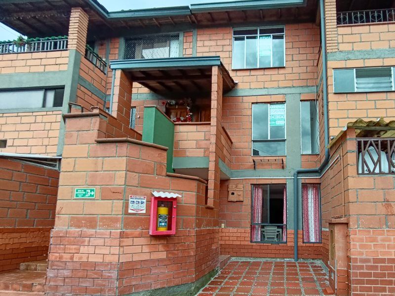 Casa en arriendo Antioquia Medellín Las Playas 105 m2 Habitaciones 4 Baños 2 Garajes 1 Precio $2300000