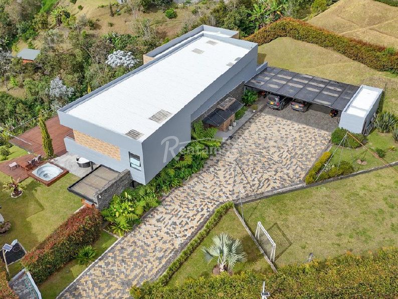 Casa en venta Antioquia Guarne Guarne 650 m2 Habitaciones 4 Baños 4 Garajes 4 Precio $4950000000