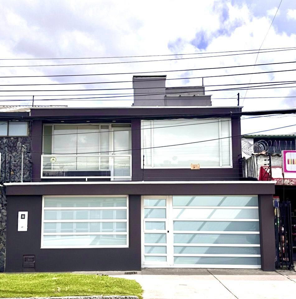 Casa en venta Cundinamarca Bogotá Modelia Occidental 298 m2 Habitaciones 4 Baños 4 Garajes 3 Precio $1355000000