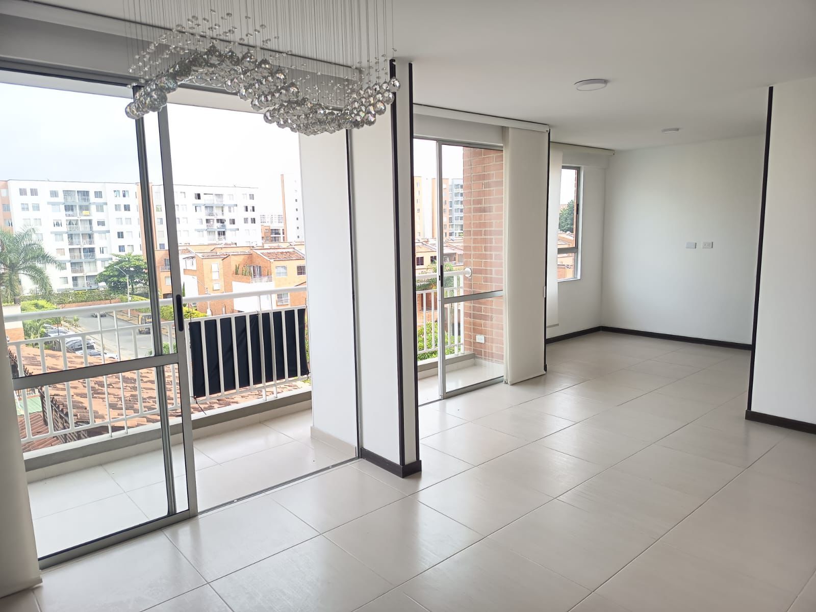 Apartamento en venta Valle Del Cauca Cali Lili 76 m2 Habitaciones 3 Baños 2 Garajes 1 Precio $330000000