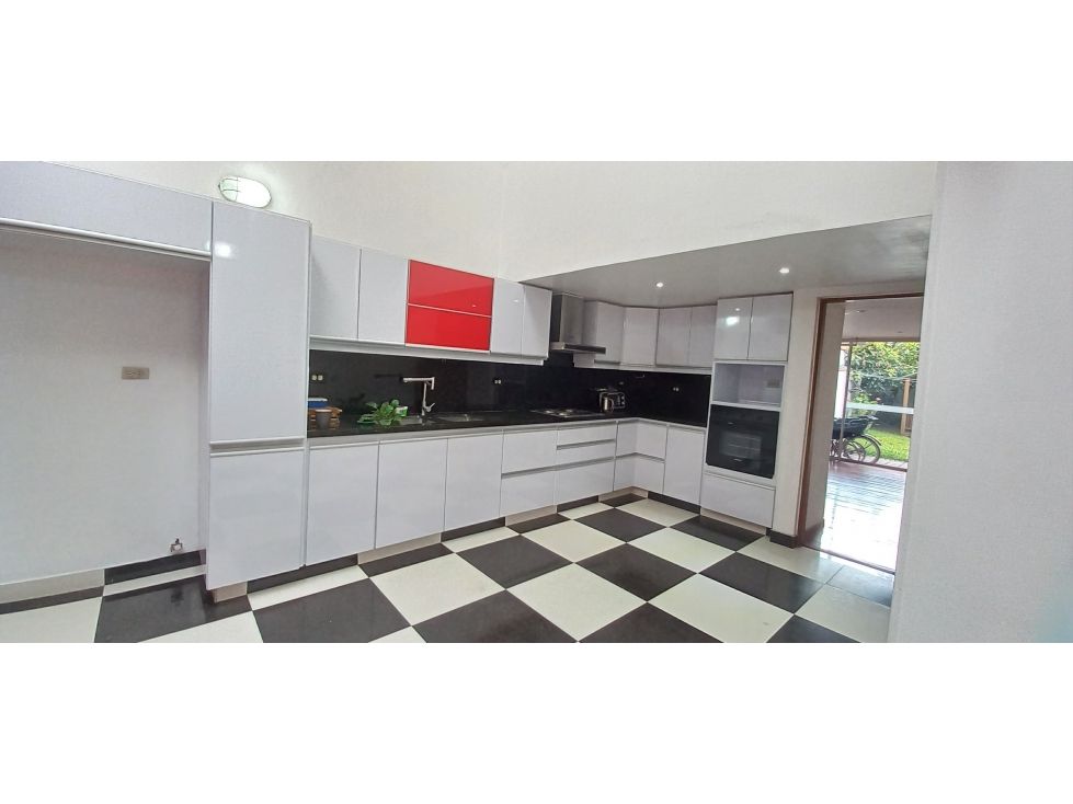 Casa en venta Cundinamarca Bogotá Las Villas 248 m2 Habitaciones 4 Baños 3 Garajes 2 Precio $1300000000