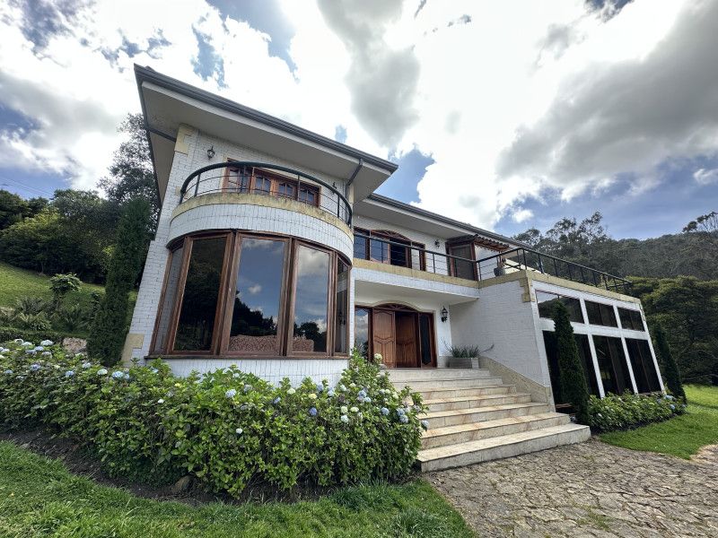 Casa en venta Cundinamarca Bogotá Torca 680 m2 Habitaciones 5 Baños 5 Garajes 0 Precio $2450000000