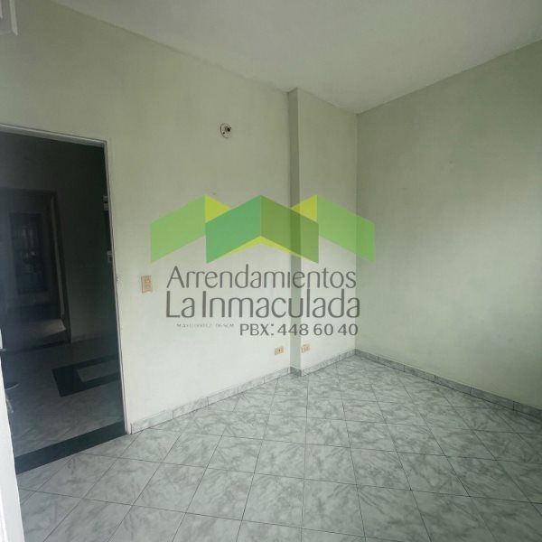 Casa en arriendo Antioquia Medellín Manrique Central No1 330 m2 Habitaciones 2 Baños 1 Garajes 0 Precio $1300000