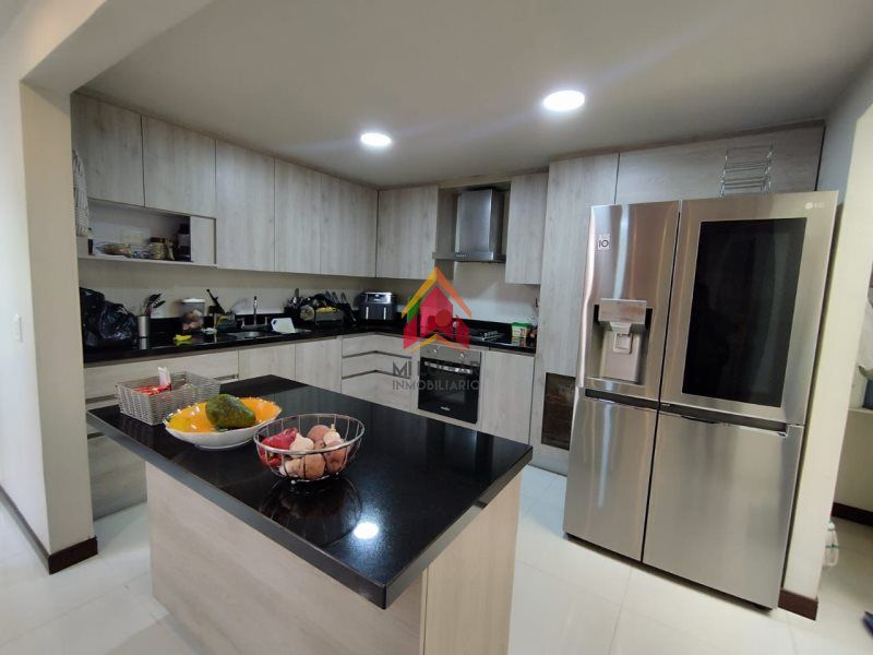 Casa en arriendo o venta Antioquia Envigado Milán - Vallejuelos 200 m2 Habitaciones 3 Baños 3 Garajes 2 Precio venta $1300000000 Precio arriendo $6000000