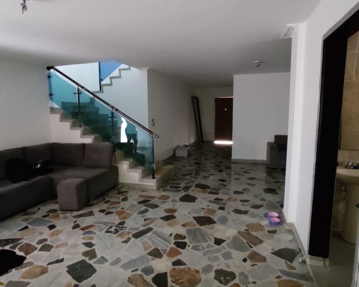 Oficina en arriendo Antioquia Medellín Tenche 350 m2 Habitaciones 0 Baños 3 Garajes 0 Precio $13800000