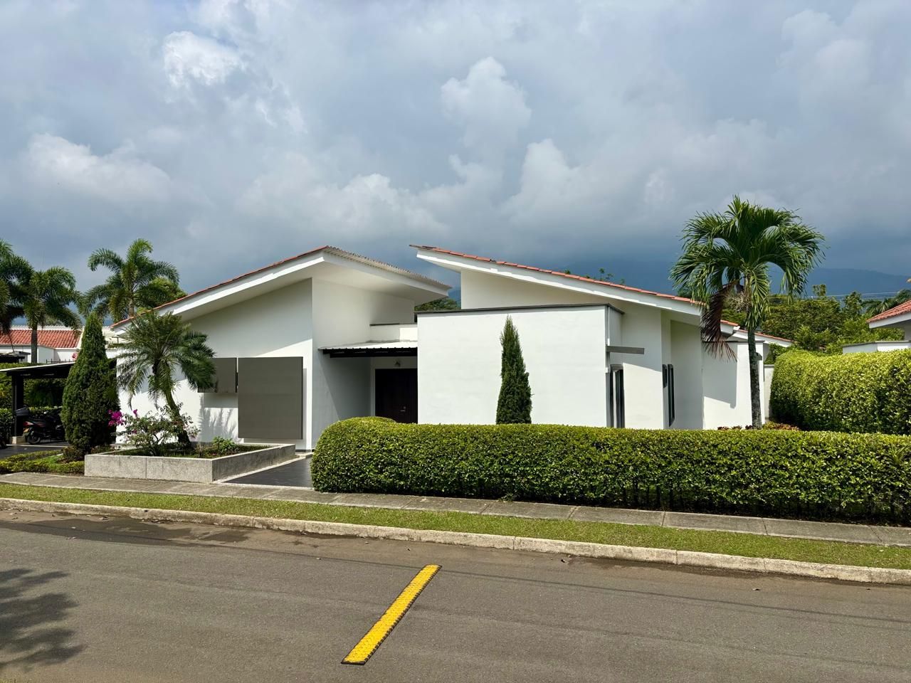 Casa en arriendo Valle Del Cauca Jamundí Juan De Ampudia 240 m2 Habitaciones 4 Baños 5 Garajes 3 Precio $4500000