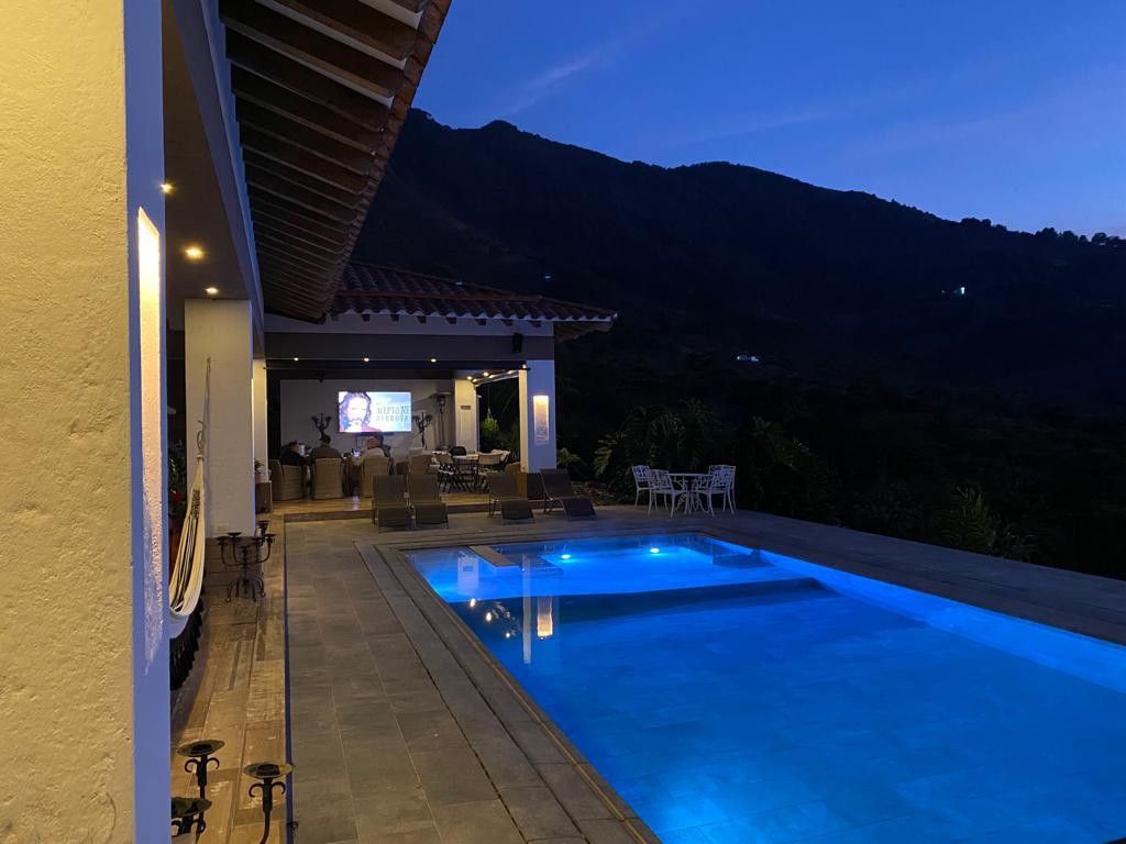 Casa en venta Antioquia Bello Centro 776 m2 Habitaciones 5 Baños 5 Garajes 10 Precio $5700000000