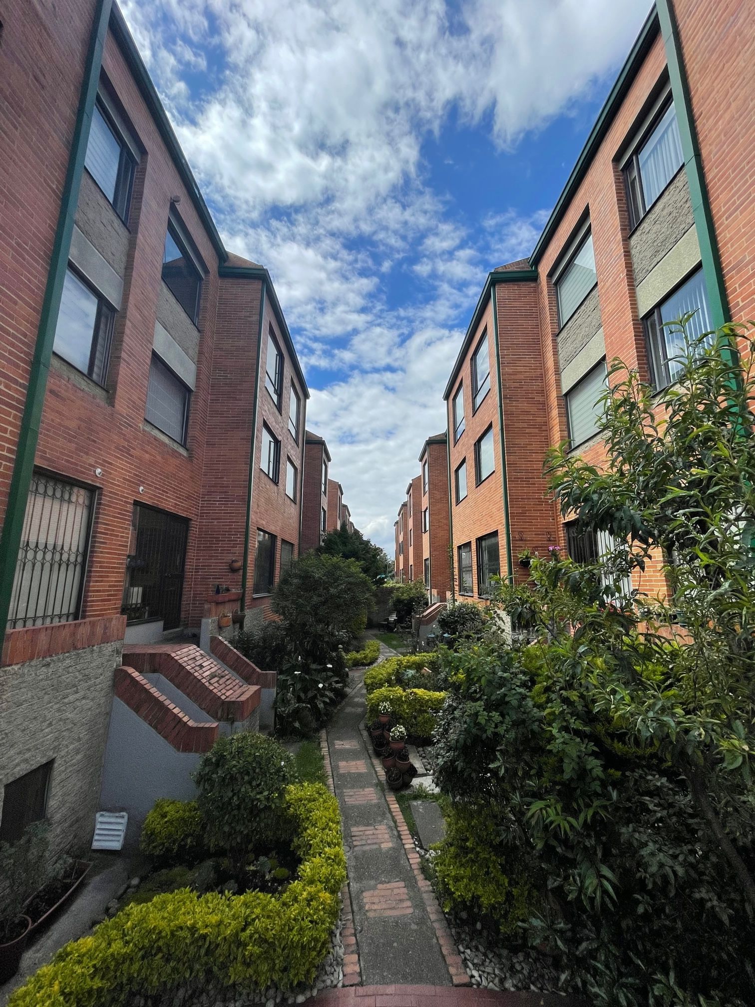 Casa en venta Cundinamarca Bogotá Cjr Magdala 172 m2 Habitaciones 5 Baños 5 Garajes 2 Precio $735000000