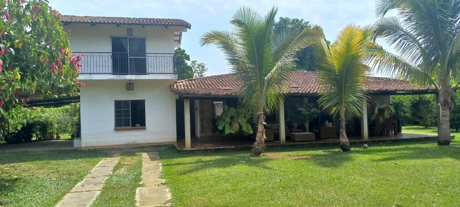 Casa en venta Valle Del Cauca Jamundí Cn Valle Verde 359 m2 Habitaciones 4 Baños 1 Garajes 4 Precio $1050000000