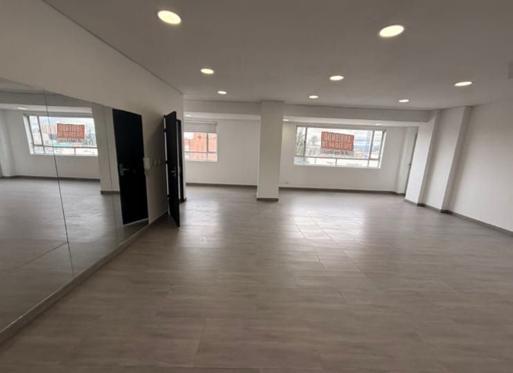 Edificio en arriendo Cundinamarca Bogotá Villa Mayor 570 m2 Habitaciones 0 Baños 12 Garajes 2 Precio $24000000