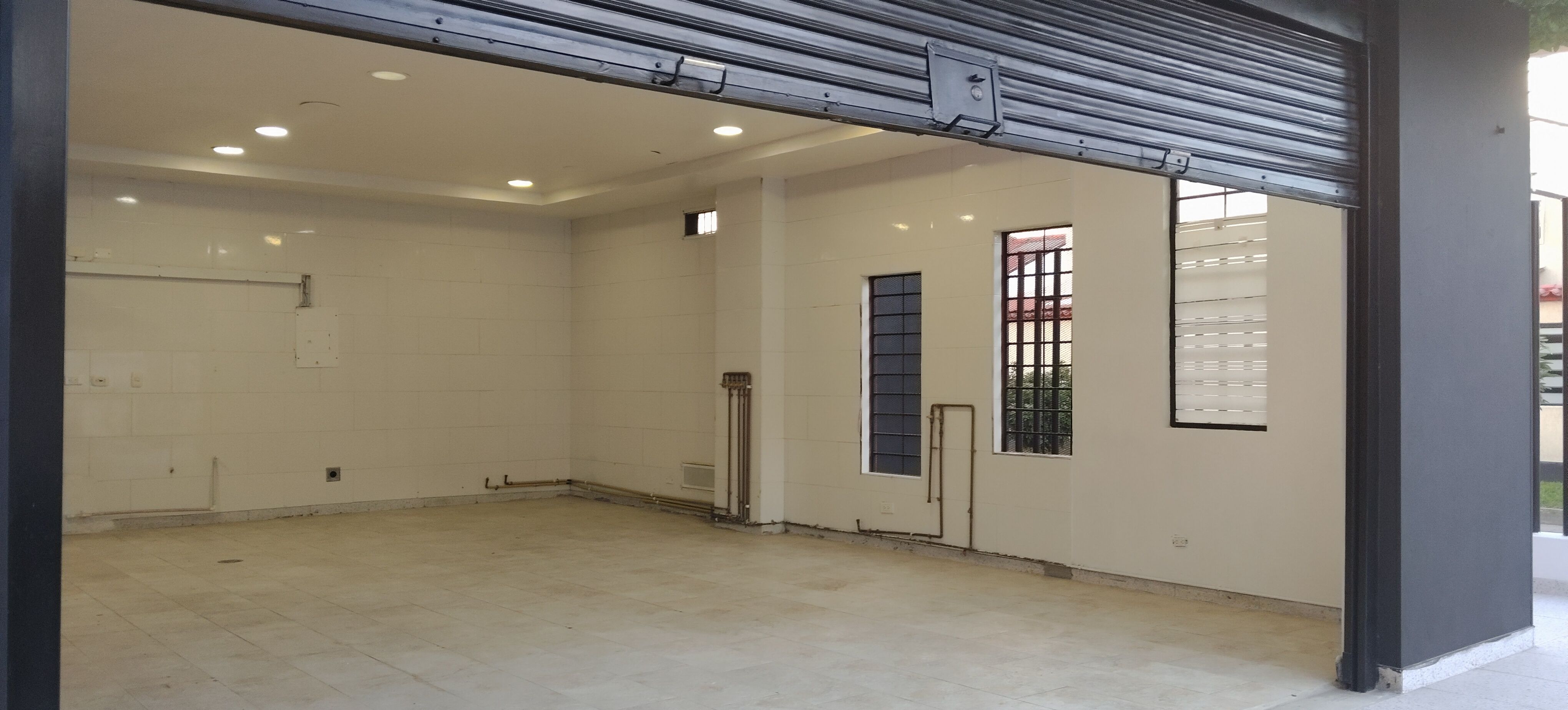 Local en arriendo Cundinamarca Bogotá Mandalay Et Ii 86 m2 Habitaciones 0 Baños 2 Garajes 0 Precio $3900000