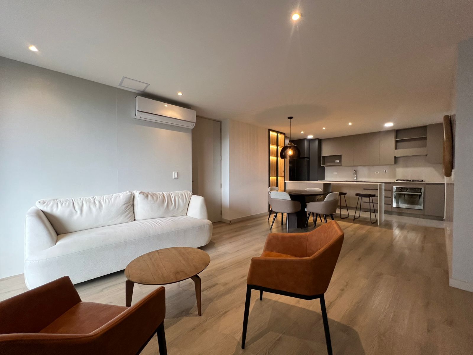 Apartamento en arriendo Antioquia Envigado La Inmaculada 98 m2 Habitaciones 3 Baños 2 Garajes 2 Precio $8000000