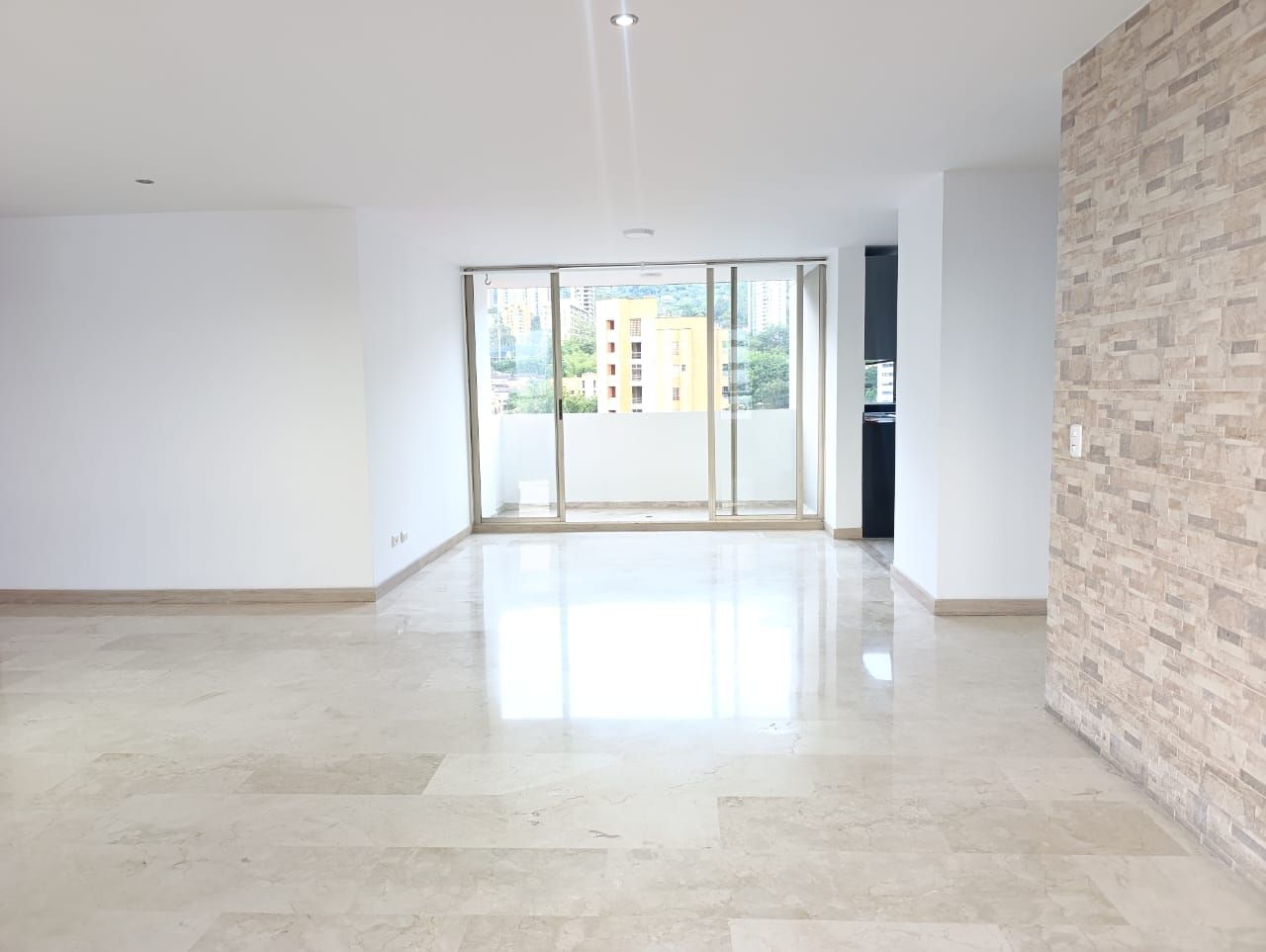 Apartamento en arriendo Antioquia Medellín El Diamante 130 m2 Habitaciones 3 Baños 3 Garajes 2 Precio $6450000