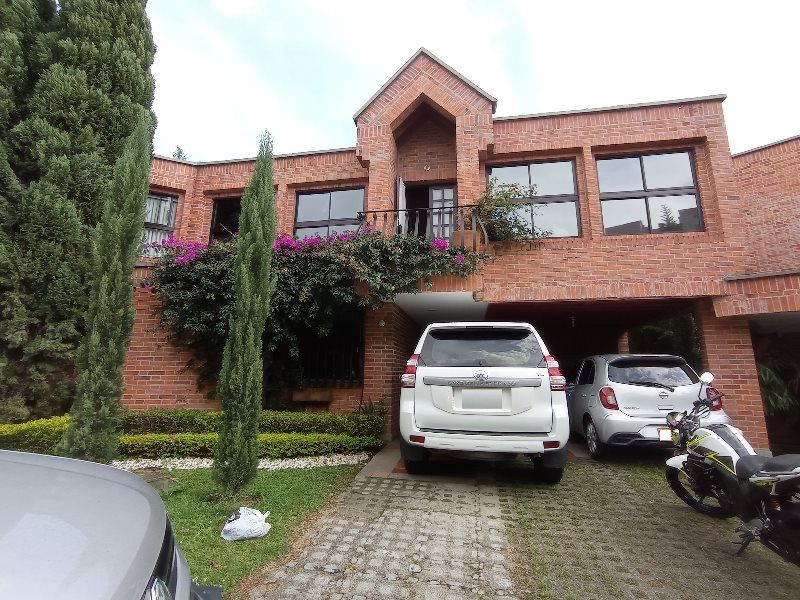 Casa en arriendo Antioquia Envigado El Esmeraldal 350 m2 Habitaciones 3 Baños 5 Garajes 2 Precio $11000000