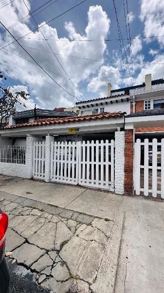 Casa en venta Cundinamarca Bogotá Caobos Salazar - Edif Plazuela Del Cedro 330 m2 Habitaciones 4 Baños 3 Garajes 3 Precio $1650000000