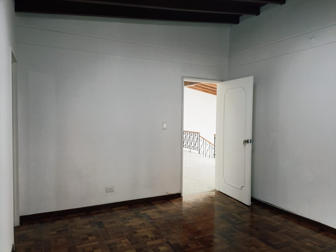 Oficina en arriendo Antioquia Medellín Tenche 341 m2 Habitaciones 0 Baños 5 Garajes 2 Precio $8700000