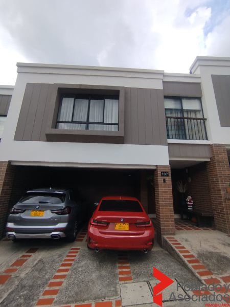 Casa en arriendo Antioquia Medellín La Linde 315 m2 Habitaciones 4 Baños 3 Garajes 2 Precio $11900000