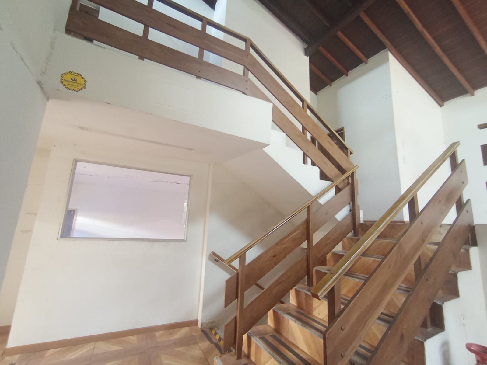 Casa en arriendo Antioquia Medellín La Aguacatala 300 m2 Habitaciones 6 Baños 3 Garajes 0 Precio $17000000