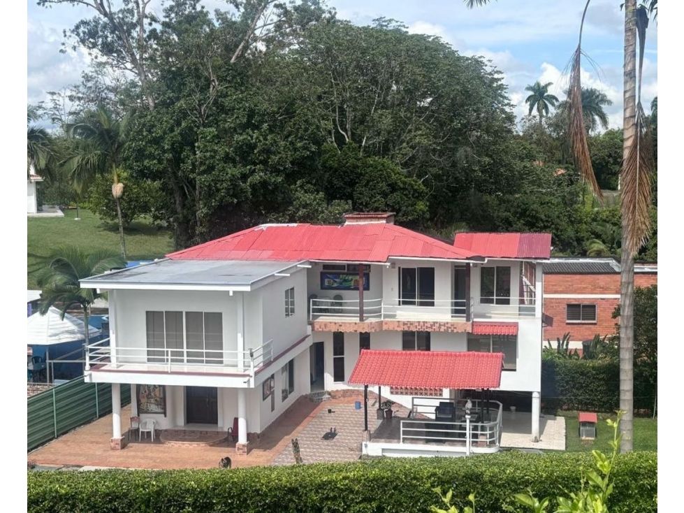 Casa en venta Risaralda Pereira Pereira 450 m2 Habitaciones 4 Baños 4 Garajes 2 Precio $1050000000