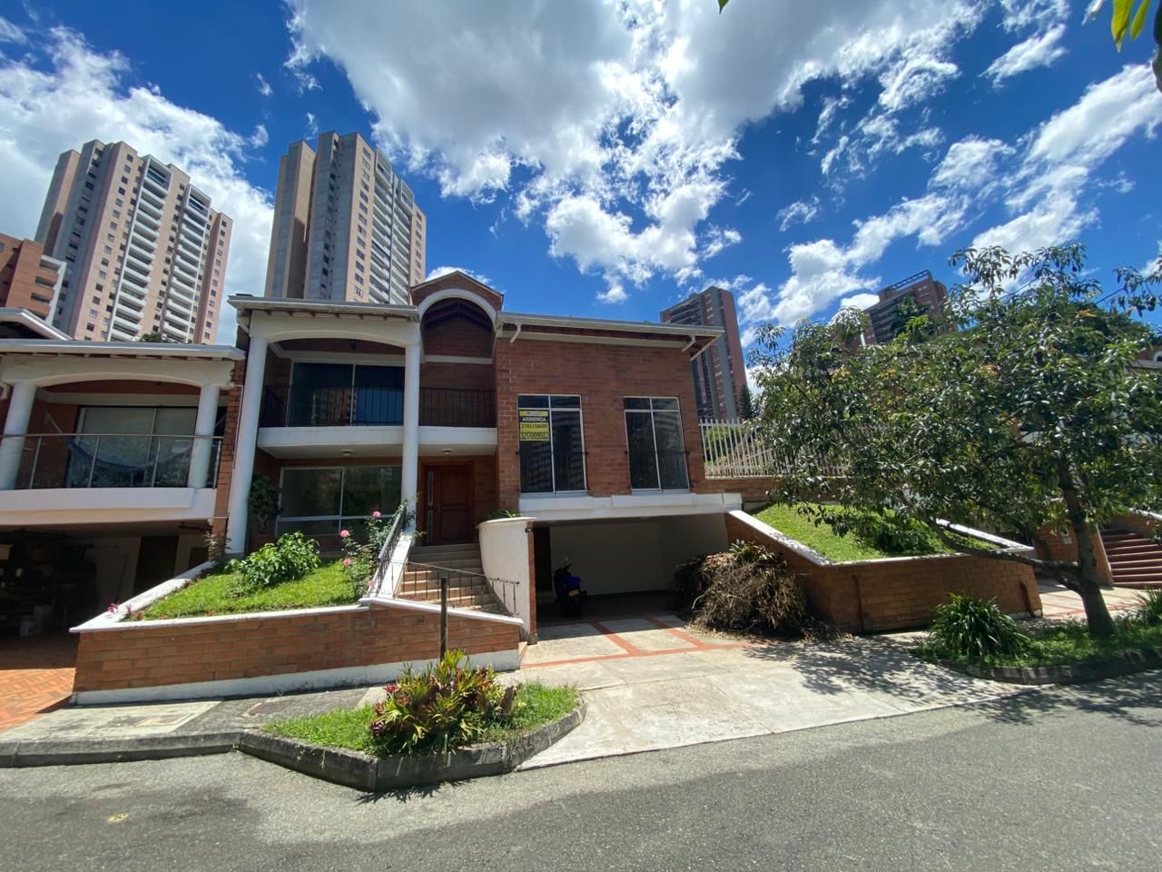 Casa en arriendo Antioquia Sabaneta Lagos De La Doctora 300 m2 Habitaciones 4 Baños 4 Garajes 3 Precio $7400000