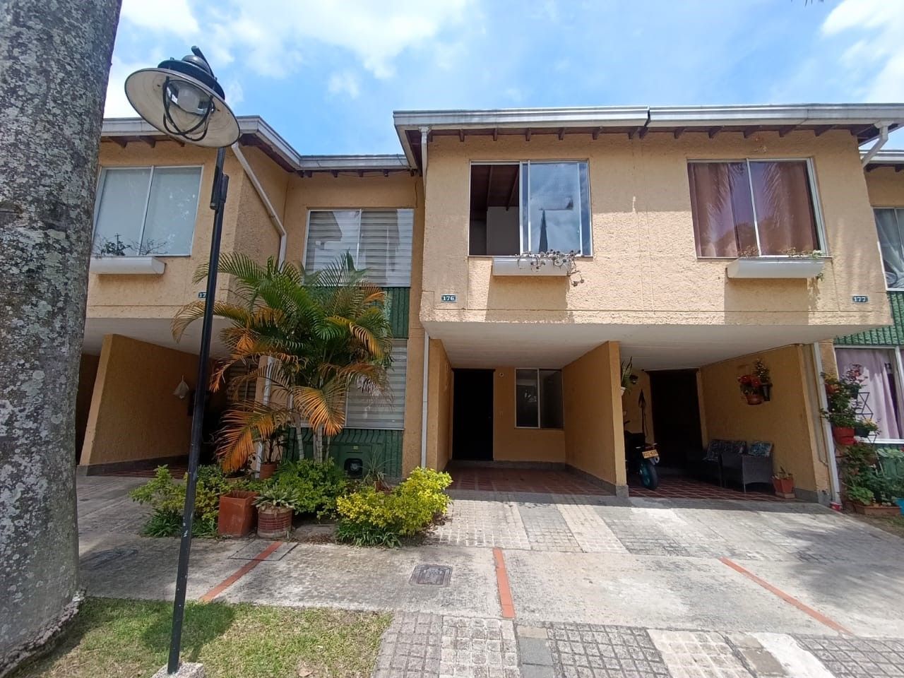 Casa en arriendo Antioquia Itagüí Quintas De Sausalitos 140 m2 Habitaciones 3 Baños 2 Garajes 2 Precio $3500000