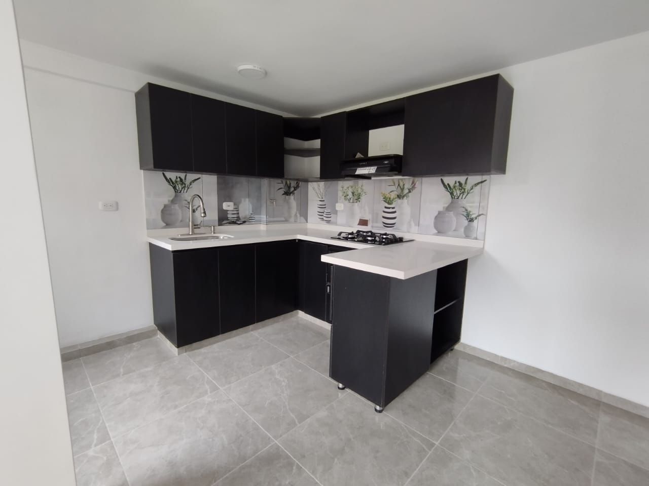 Apartamento en arriendo Antioquia Medellín Naranjitos 60 m2 Habitaciones 3 Baños 2 Garajes 0 Precio $1600000