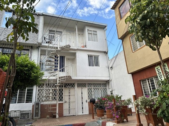 Edificio en venta Valle Del Cauca Cali Las Delicias 270 m2 Habitaciones 6 Baños 6 Garajes 0 Precio $519000000