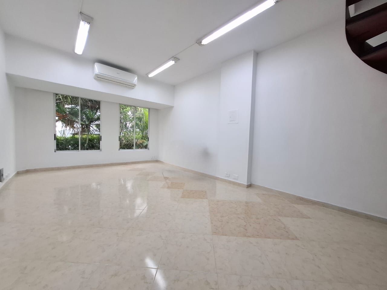 Oficina en arriendo Antioquia Medellín Urbanizacion Santa Maria De Oviedo 50 m2 Habitaciones 0 Baños 1 Garajes 1 Precio $3600000